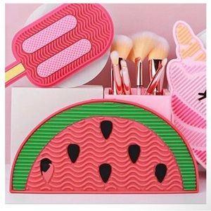 Silicone Brush Cleaning Mat Cartoon Make up Scrubber  with Suction  (Watermelon)